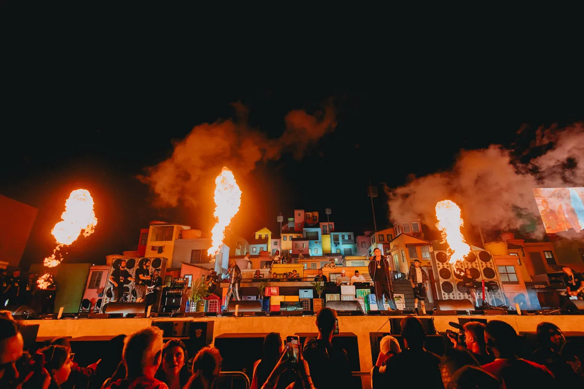 Espaço Favela do Rock in Rio é vitrine artística, mas ainda marginaliza