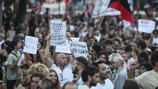 Milhares avisam que custo de vida "não é uma crise, é uma emergência"