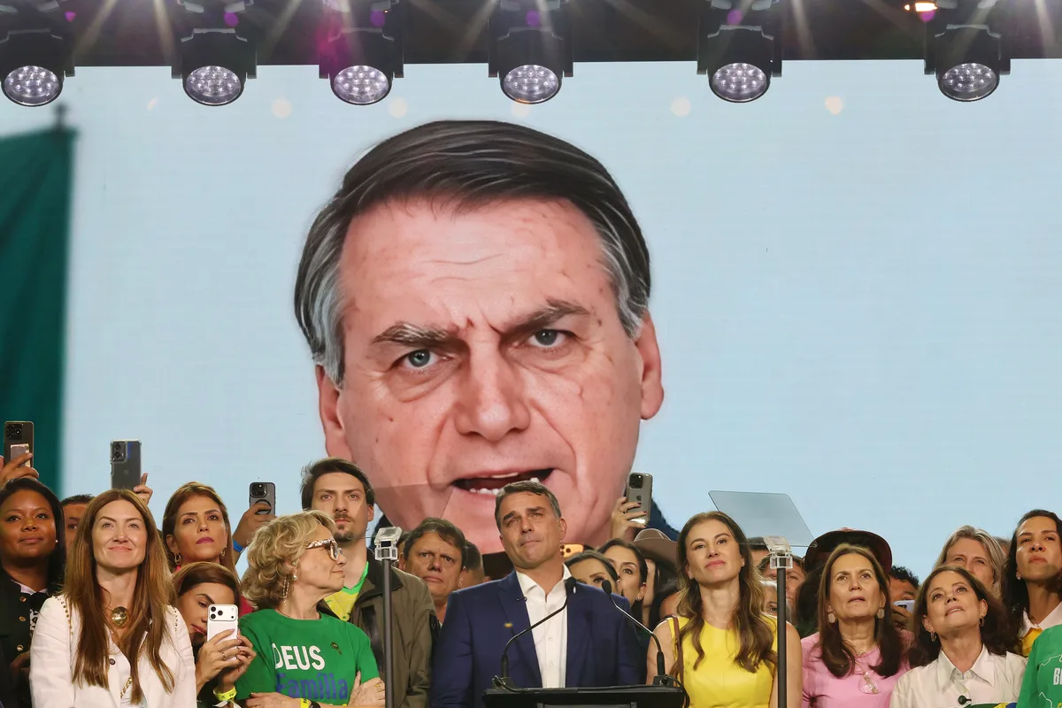 Federação do PT contesta uso de deepfake de Bolsonaro na campanha de Flávio