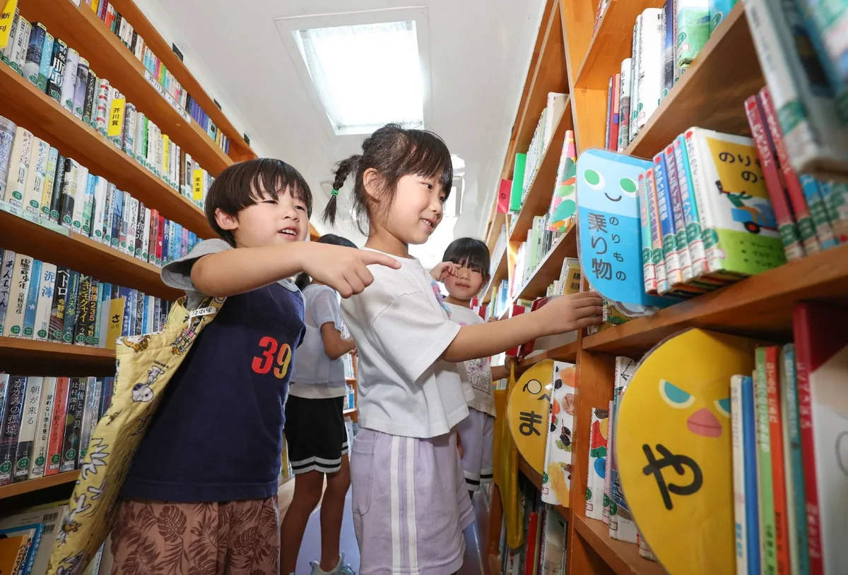 Quake-hit library gradually returning to normal in Kumamoto