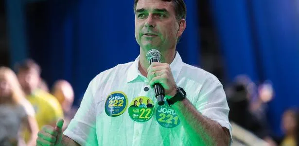 Flávio falta a debate e critica Lula: 'Quem está lá não é meu adversário'
