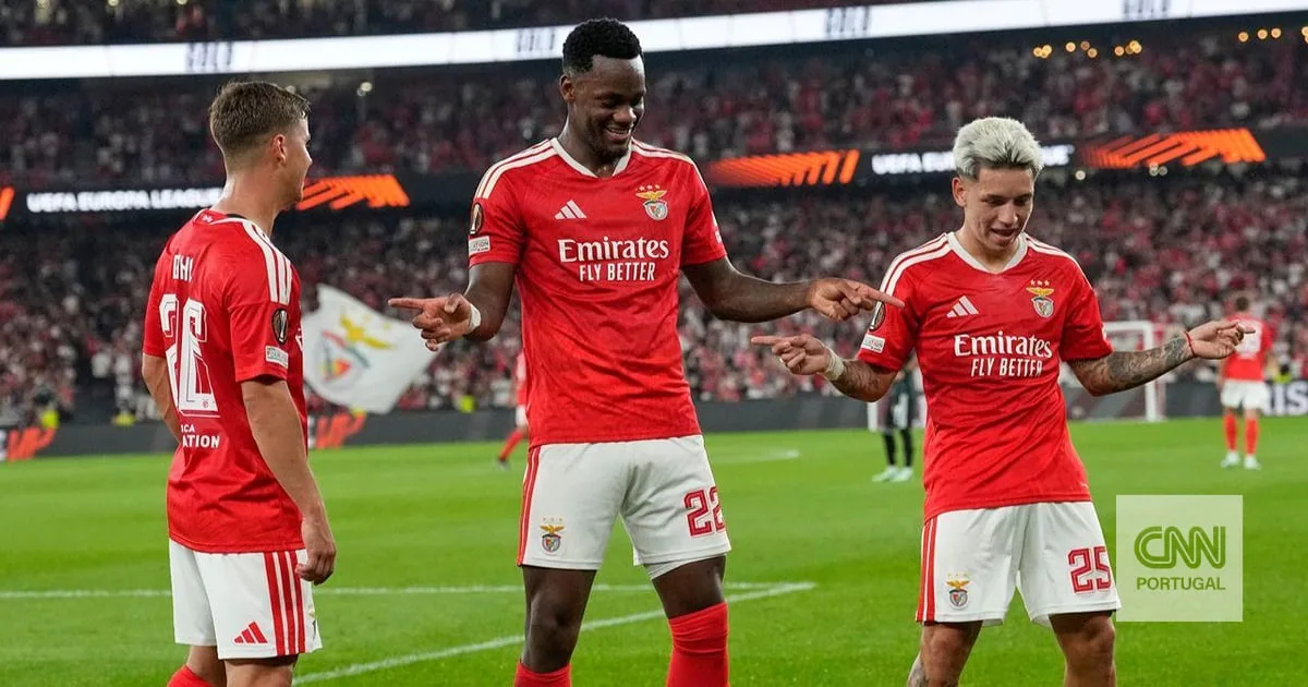 Meio jogo e um pó no fim chegam e sobram para o Benfica passear na Liga Europa