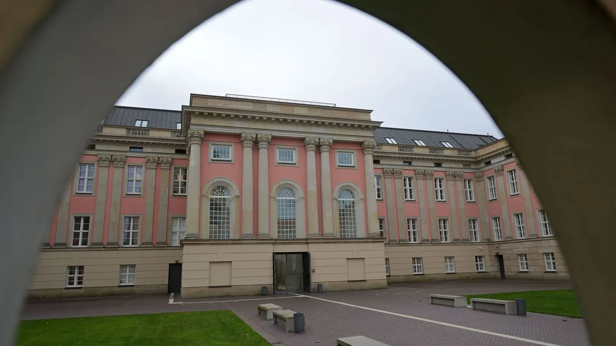 Auktion: Landtag versteigert Gastgeschenke aus aller Welt