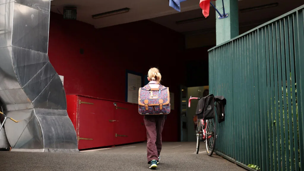 Rentrée scolaire en France : comment appliquer l'interdiction du portable au lycée ?