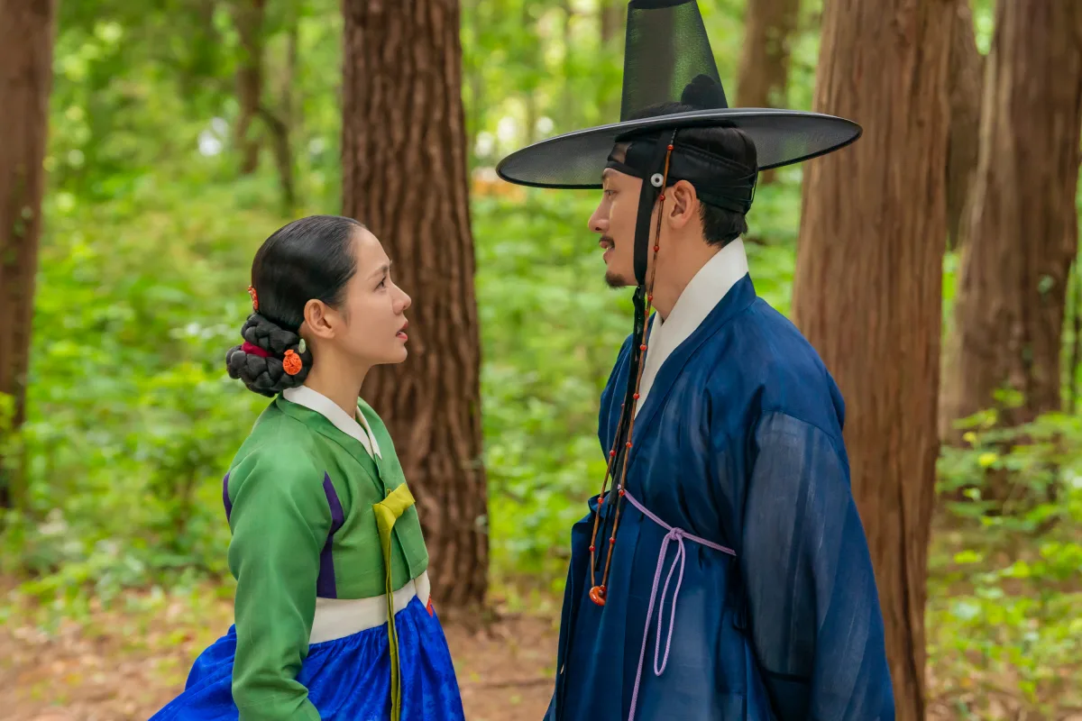 농염한 손예진과 비열한 현빈…기다렸던 시리즈, 몰아서 보자[추석 볼만한 OTT]