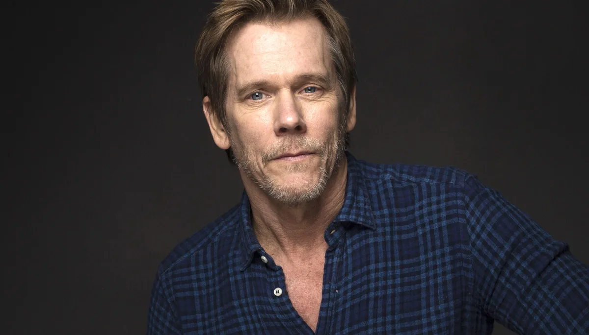 Kevin Bacon se rinde al cine español: "Me encantaría dirigir a Penélope Cruz o a Javier Bardem, y Pedro Almodóvar es un genio"