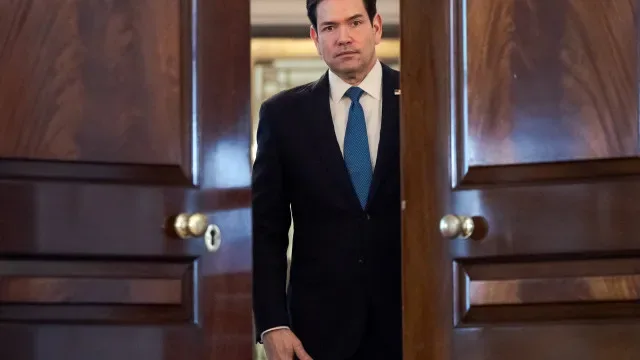 Trump "está disposto" a reunir-se com presidente do Irão, diz Rubio