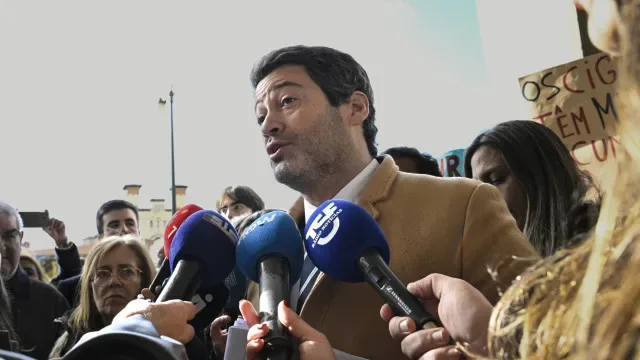Ventura acusa Governo de viver numa "realidade paralela" nos exames