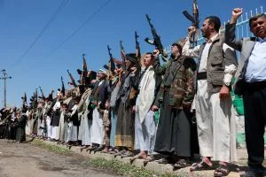 Ataques houthis a aeroporto de Riad mataram três sauditas, em escalada da guerra