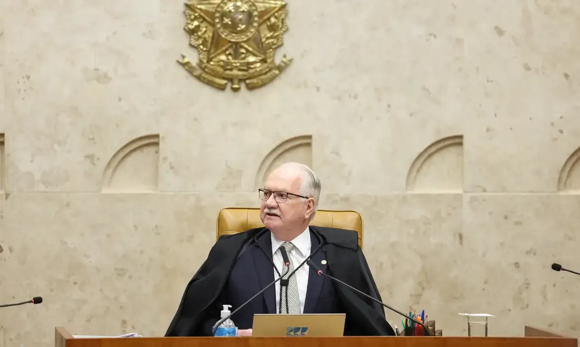 Fachin tira Mendonça e vira relator do caso Moraes e Vorcaro