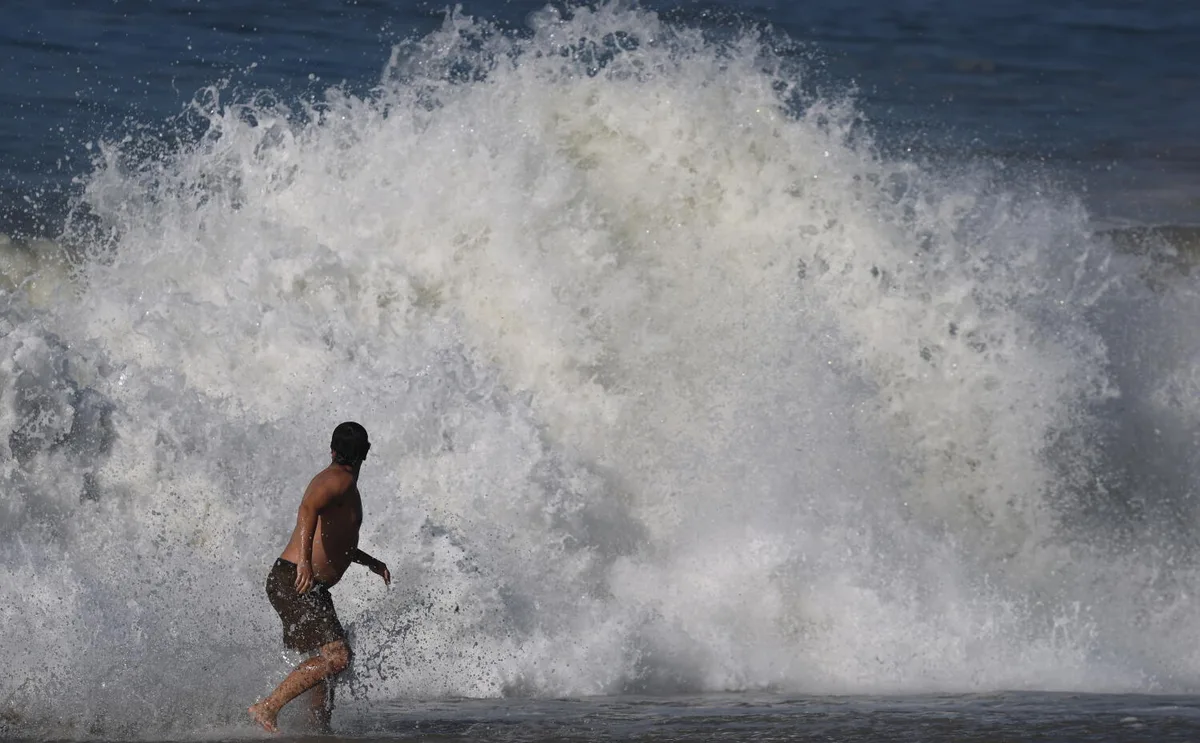 Tropical Storm Rachel is behaving in unusual ways. What that means for SoCal this weekend
