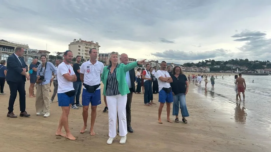 "L'été s'est très bien passé" pour la dauphine à Saint-Jean-de-Luz selon le maire lors de la visite de Catherine Chabaud