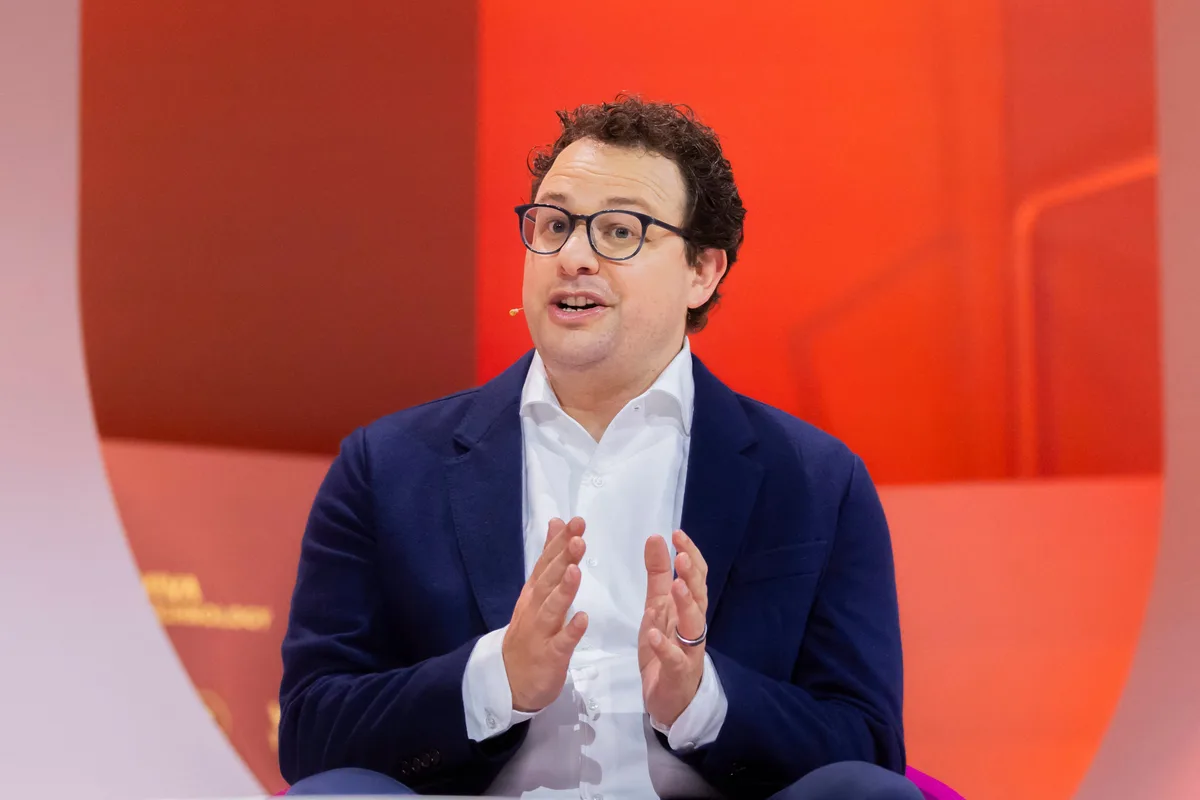 "L'IA générale, c'est l'apothéose de l’hubris" : l'analyse d'Hubert Etienne, ex-philosophe chez Meta
