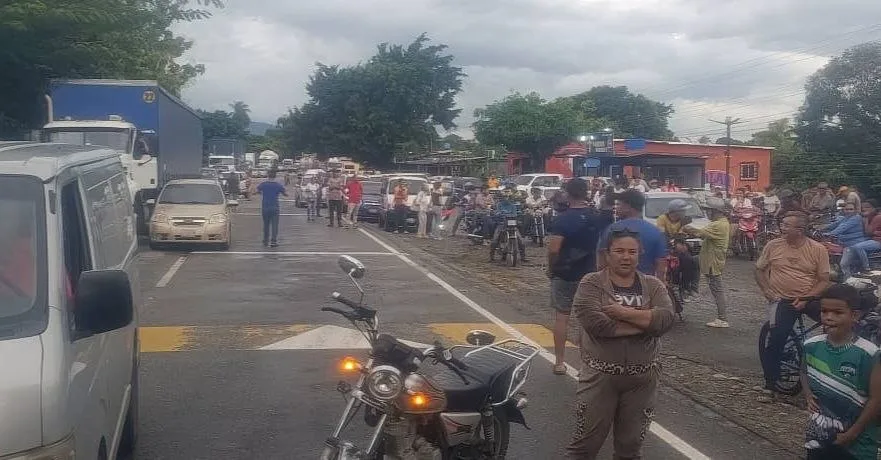 Cerraron la Troncal 5 en Bum Bum de Barinas tras 20 horas sin electricidad