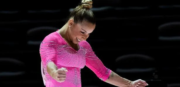 Flávia e Rebeca fazem dobradinha na trave em etapa da Copa do Mundo
