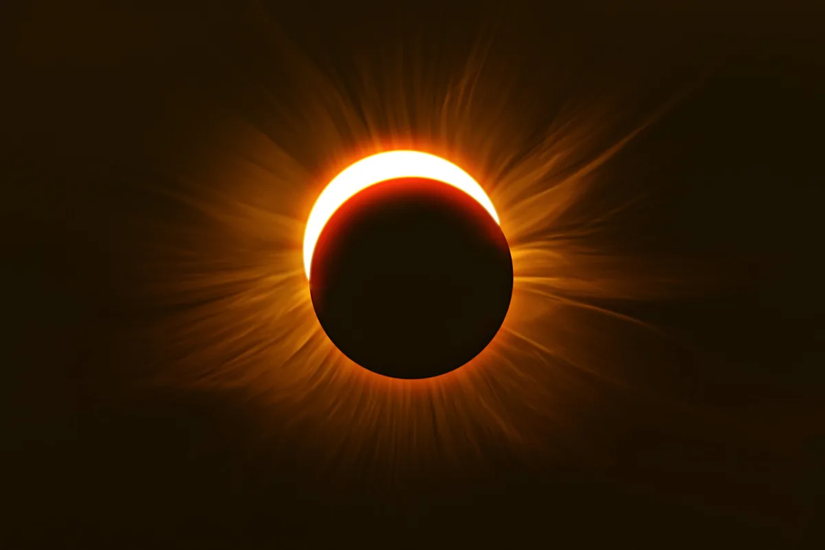 Além do espetáculo: o que cientistas buscam entender sobre o Sol durante o eclipse total hoje