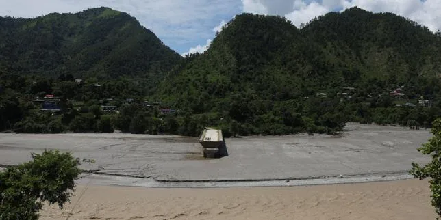 EN DIRECT, inondations au Népal et au Tibet : après la formation d’un lac, les autorités craignent une nouvelle crue dans la zone sinistrée