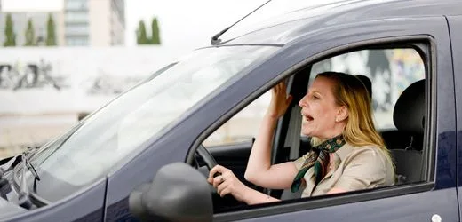 Aggression im Straßenverkehr: Warum die Straße immer mehr zur Kampfzone wird
