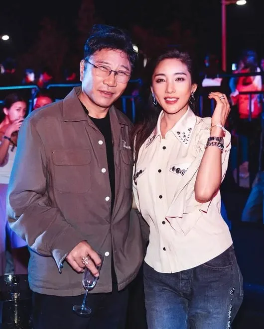 “이상하다”…이수만, 75세 맞아? 47세 바다와 비교해도 팽팽한 피부[핫피플]