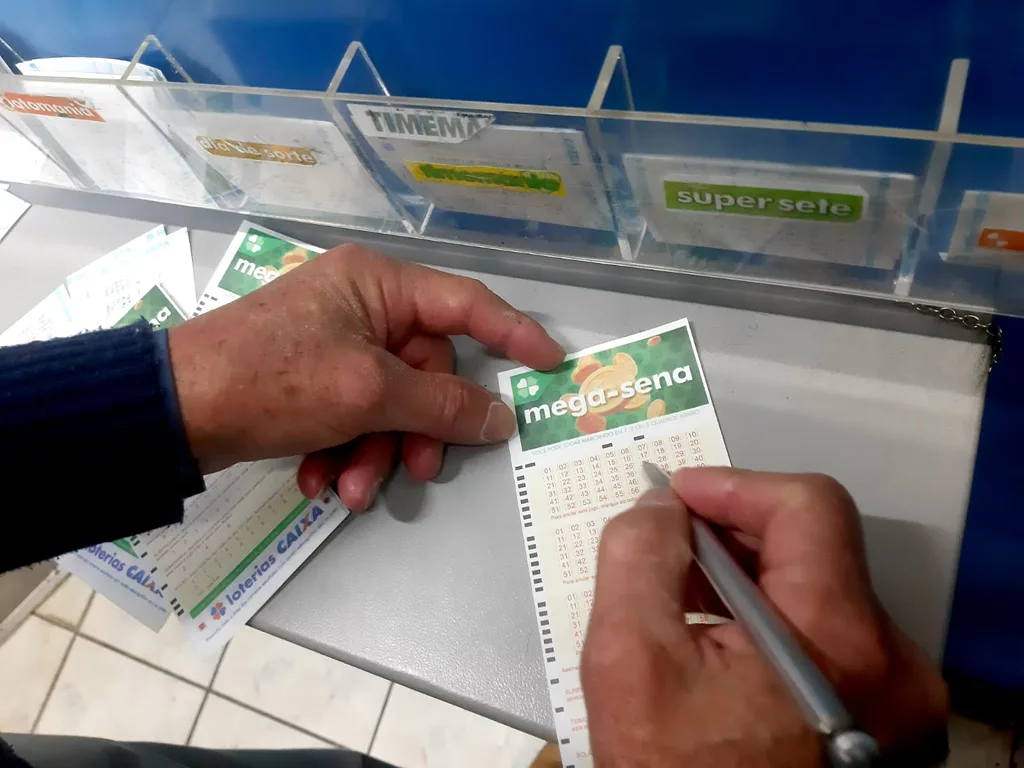Mega-Sena sorteia prêmio acumulado de R$ 112 milhões neste domingo