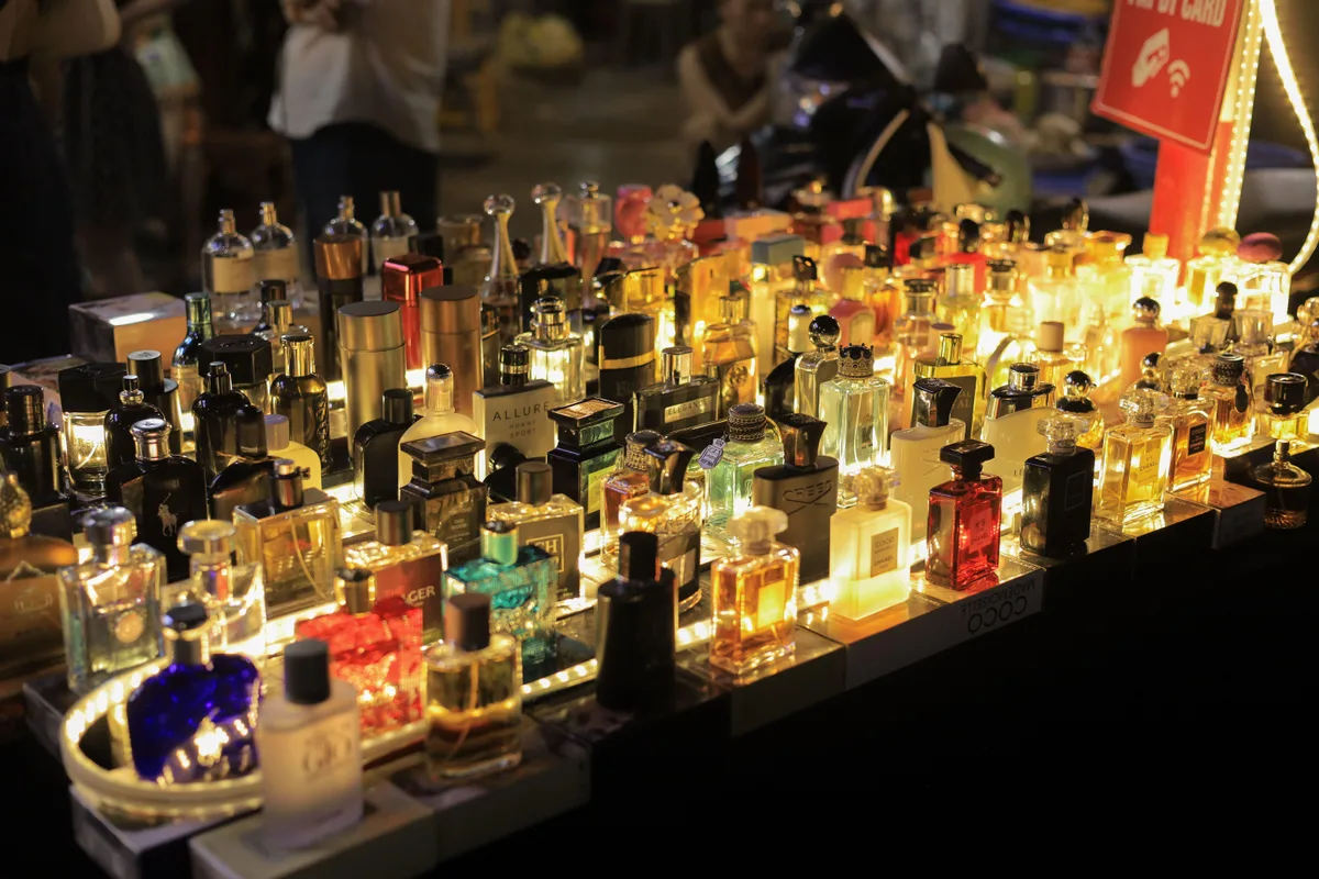 Del perfume único a la mezcla personalizada: la nueva revolución olfativa de los jóvenes