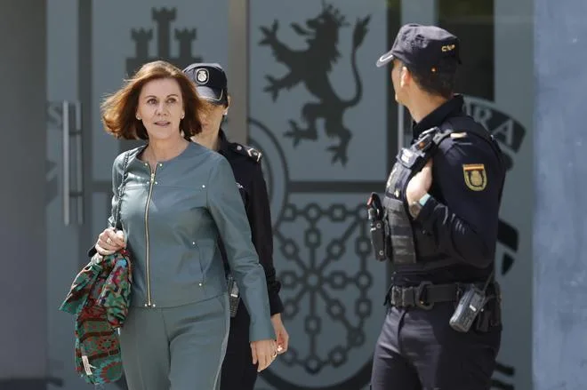 La Policía identifica audios de Cospedal y Villarejo que pueden incriminarla en Kitchen