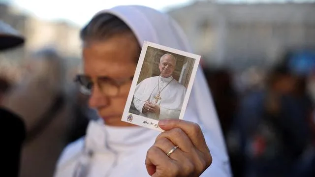 Papst Leo XIV.: Papst Leos Ärzte zeigen sich nach Lungenkrebs-OP zufrieden mit Verlauf
