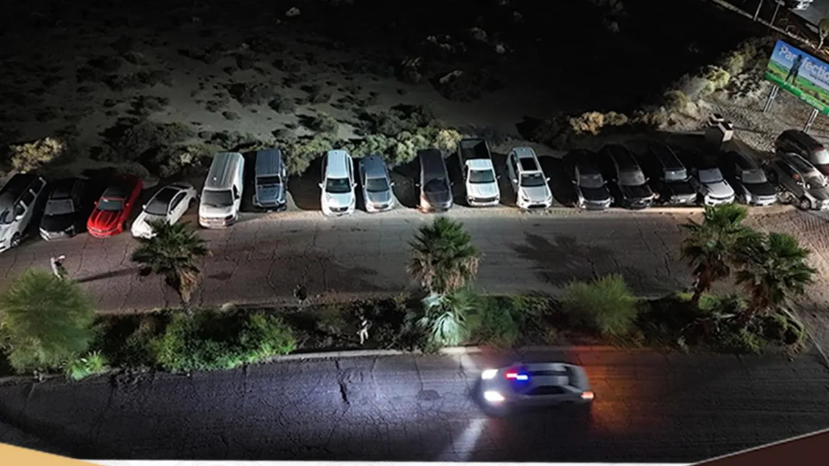 Aseguran 18 vehículos en el estacionamiento de un lujoso complejo de apartamentos en Puerto Peñasco: 17 tienen reporte de robo en EEUU