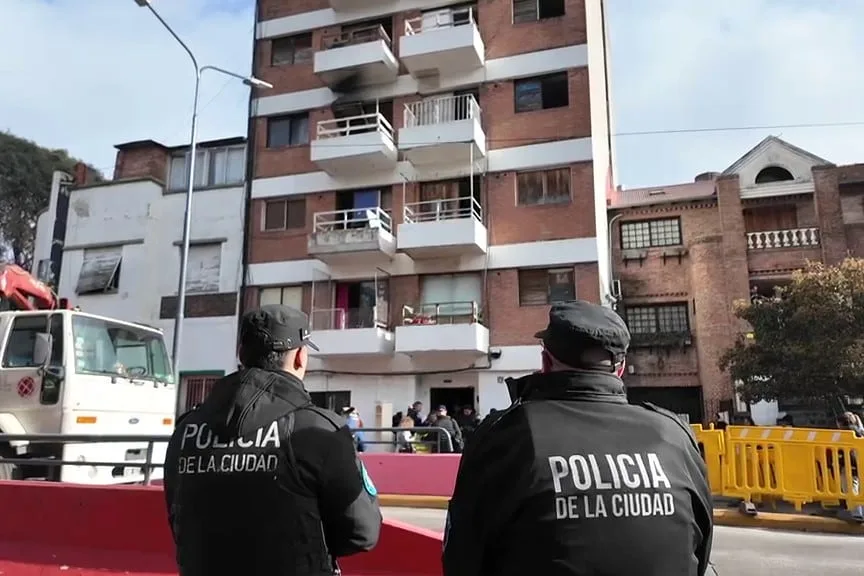 Desalojan un edificio de Núñez que fue usurpado hace 30 años, no tenía luz ni gas y era “un foco de inseguridad” para los vecinos