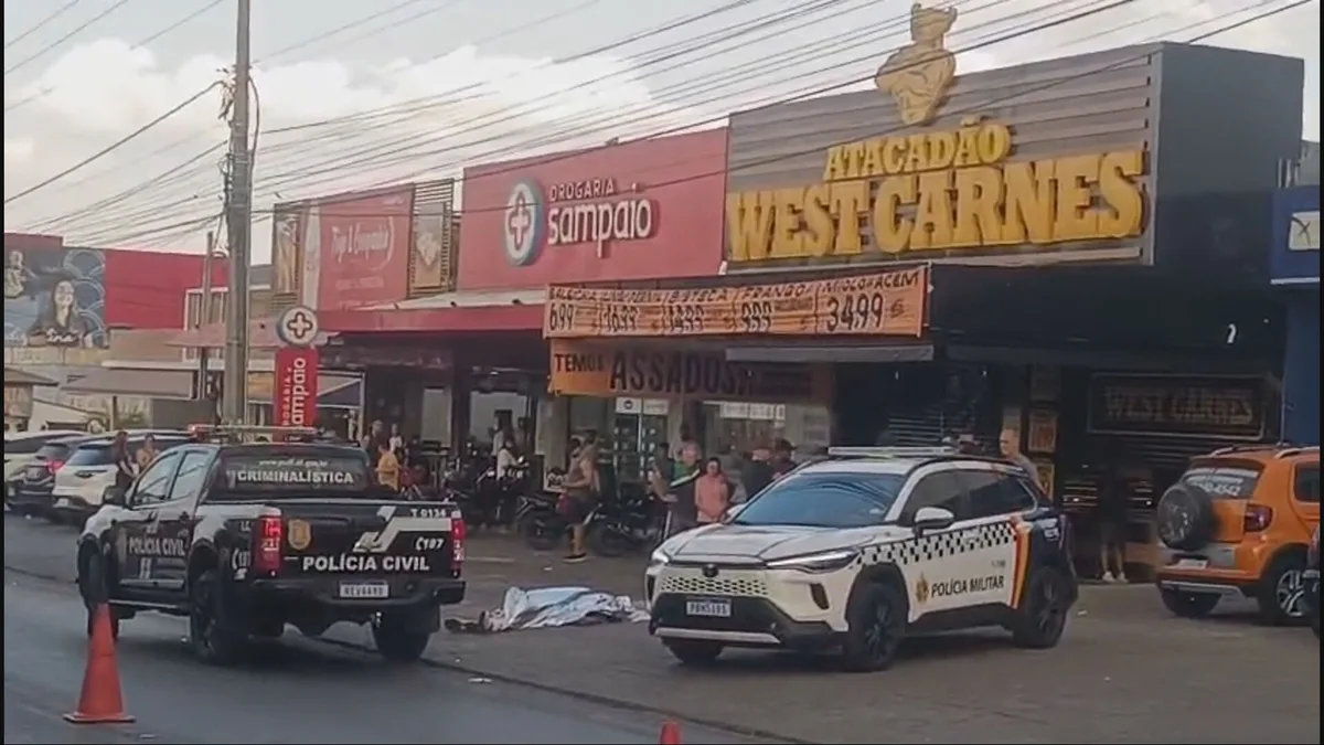 Funcionário de açougue morre atingido por ônibus enquanto fazia descarga de caminhão no DF