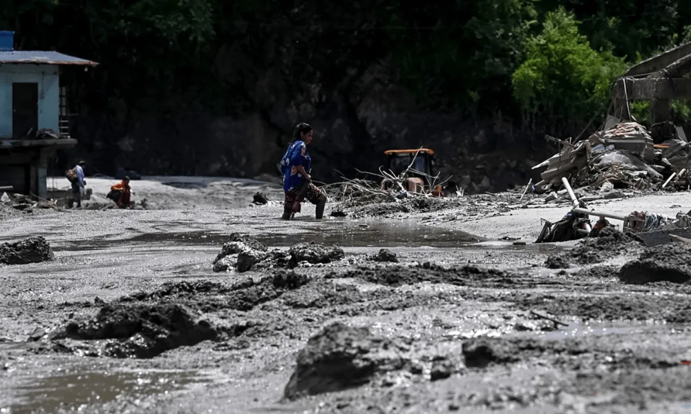 Mortos no Nepal e na China chegam a 586 após avalanche; ao menos 2.400 estão desaparecidos