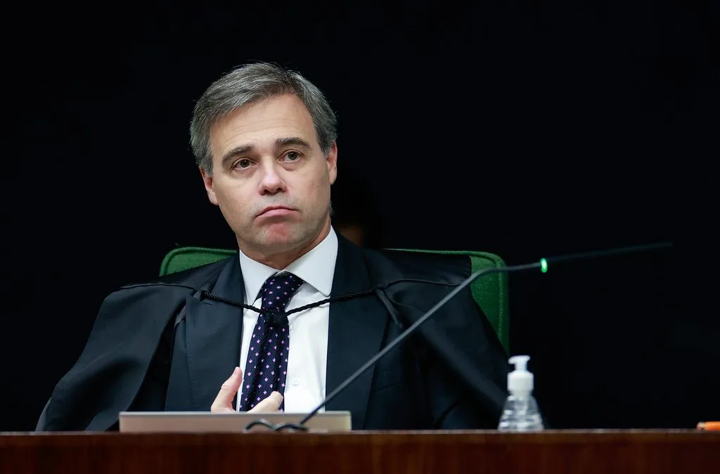 Mendonça rejeita ação de Zé Trovão contra Lula por aumento do Bolsa Família às vésperas das eleições