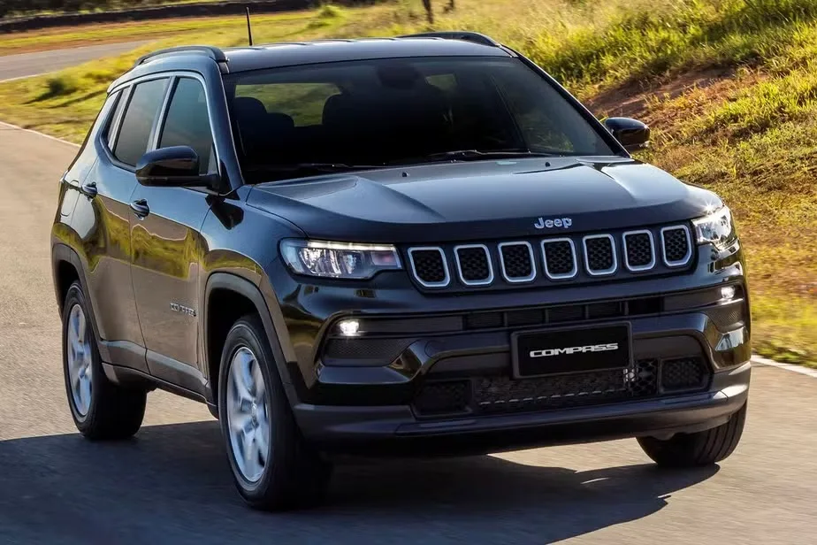 Jeep Compass Sport tem R$ 37 mil de desconto e preço abaixo do Avenger