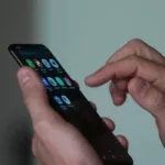 Como o financiamento de celulares com garantia amplia a inclusão financeira