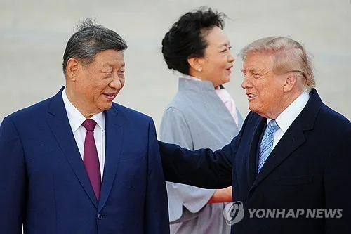 트럼프, 1시간 기다려 시진핑 '황제의전'…레드카펫 깔고 B-1 띄워(종합)