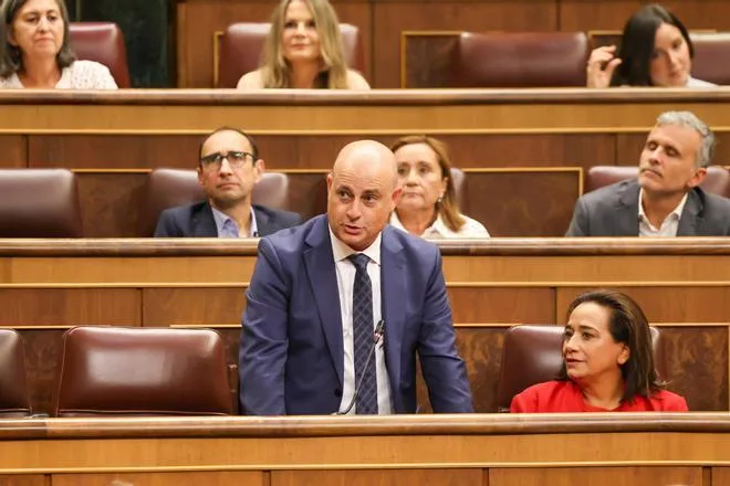 Un diputado exprés: 20 días en el Congreso, reuniones sobre IA y un viaje a Lituania