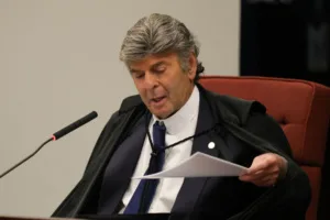 Partido questiona licença remunerada a servidores de SP para mandato sindical