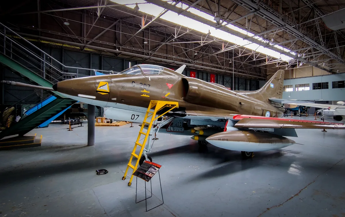 Walter Bentancor, historiador: “El C-432 fue el primer avión de la Fuerza Aérea Argentina en atacar a la Task Force británica”