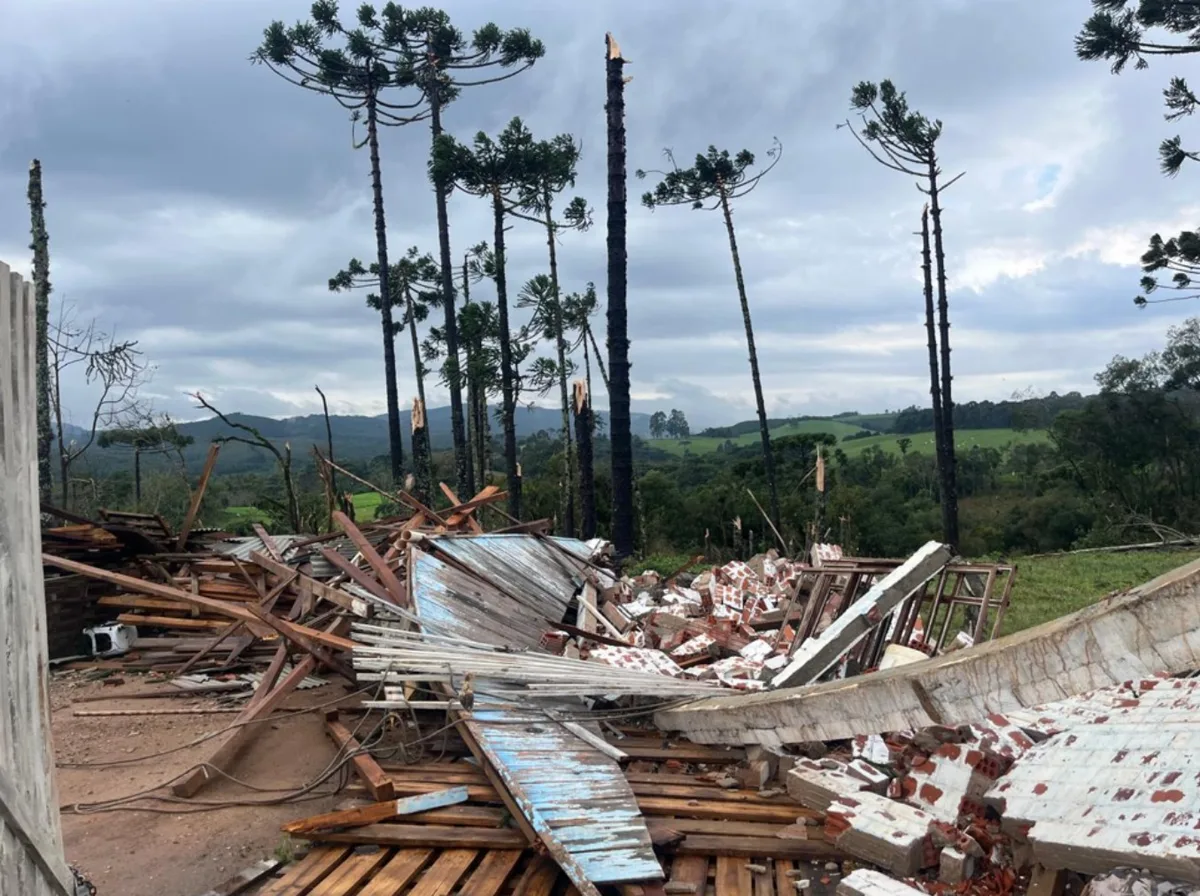 Após tornado, Paraná recebe alerta de tempestades com raios e ventos de até 85 km/h; veja previsão do tempo
