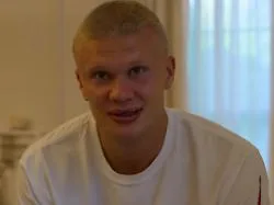 "Oh Gott!": Mähne weg: Erling Haaland zieht obenrum blank