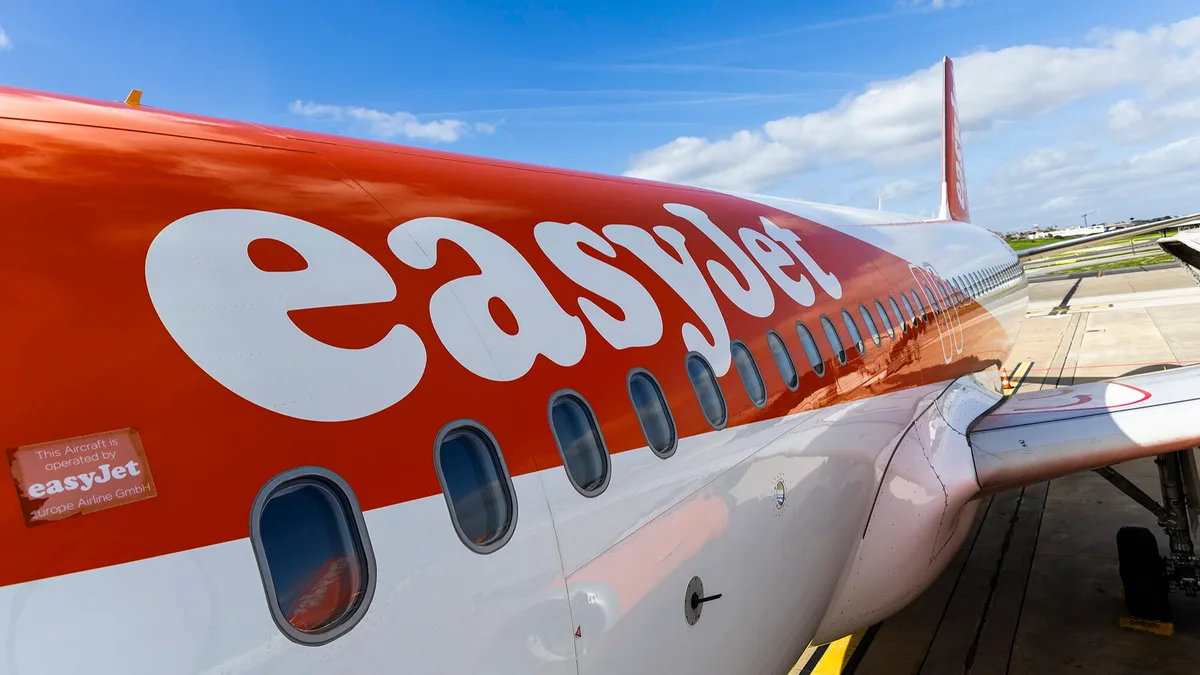 Tripulantes da EasyJet aprovam greves para outubro e dezembro