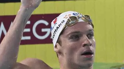 Championnats d’Europe de natation : Léon Marchand, colossal, remporte l’or sur le 400m nage libre