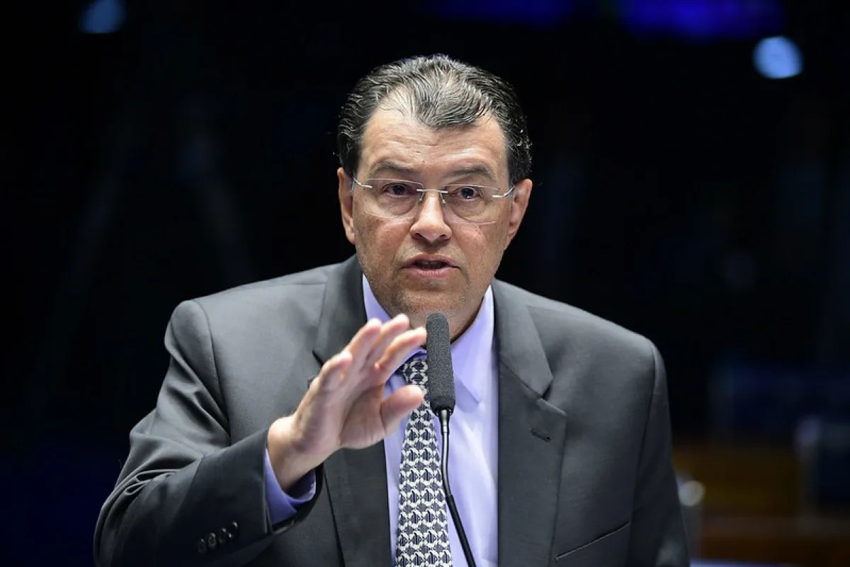 MDB fecha apoio à PEC e pressiona Alcolumbre a despachar 6x1