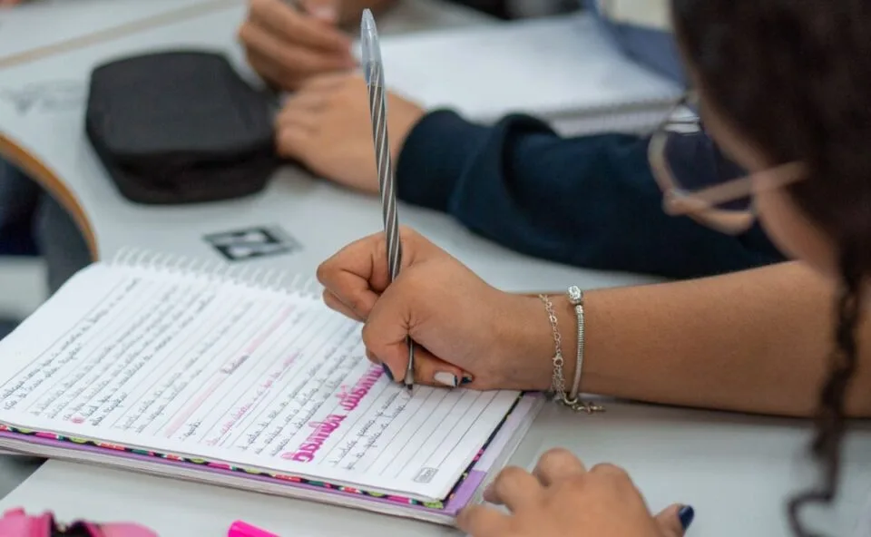 Após estragos das chuvas, nove escolas retomam aulas nesta terça-feira; 18 ainda estão sem atividades