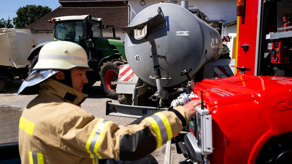 Brandbekämpfung: Red Farmer unterstützen die Feuerwehr