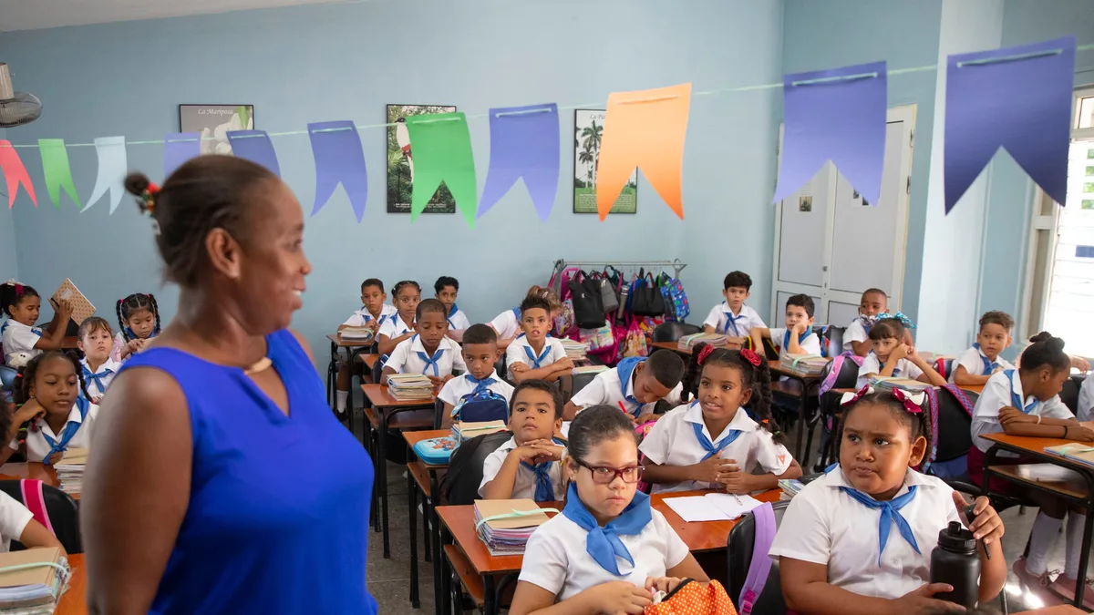 Maestros que faltan, apagones que se prolongan: así comienza el curso escolar para 1,4 millones de estudiantes en Cuba