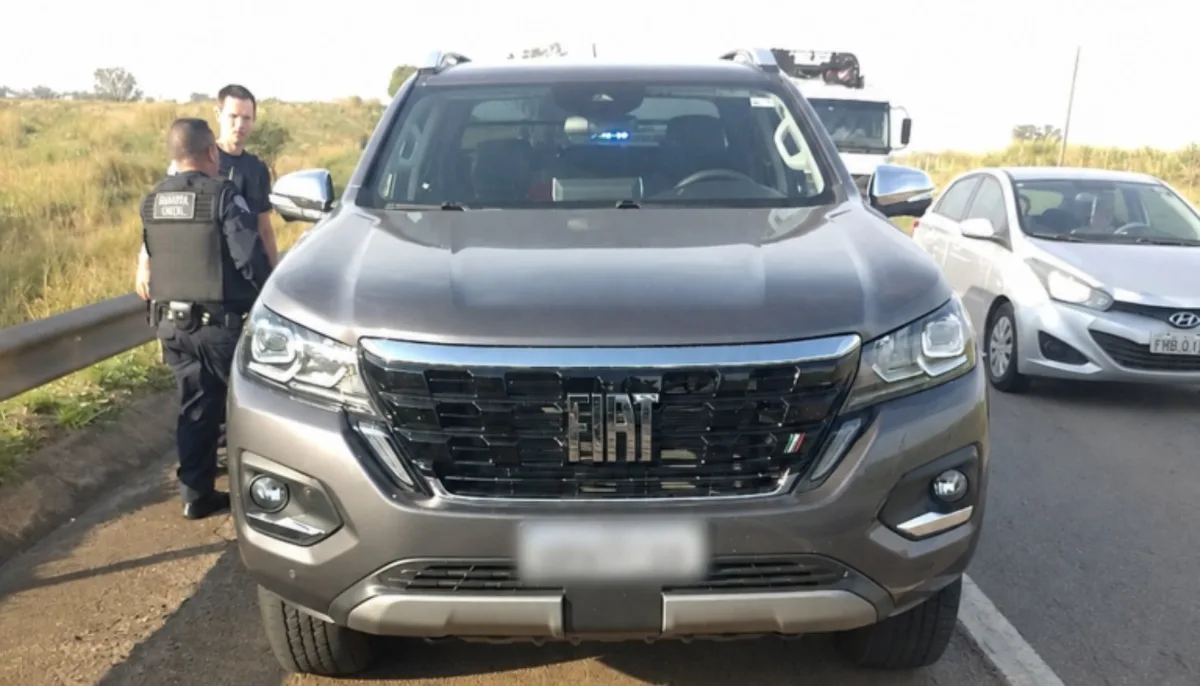 Dupla detida diz que foi contratada por R$ 5 mil para levar carro roubado do interior de SP para Paraguai