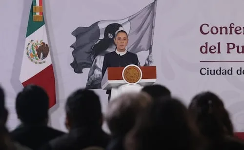 Sheinbaum pide regresar al lápiz y el papel en las escuelas; reitera restricción al uso de celulares