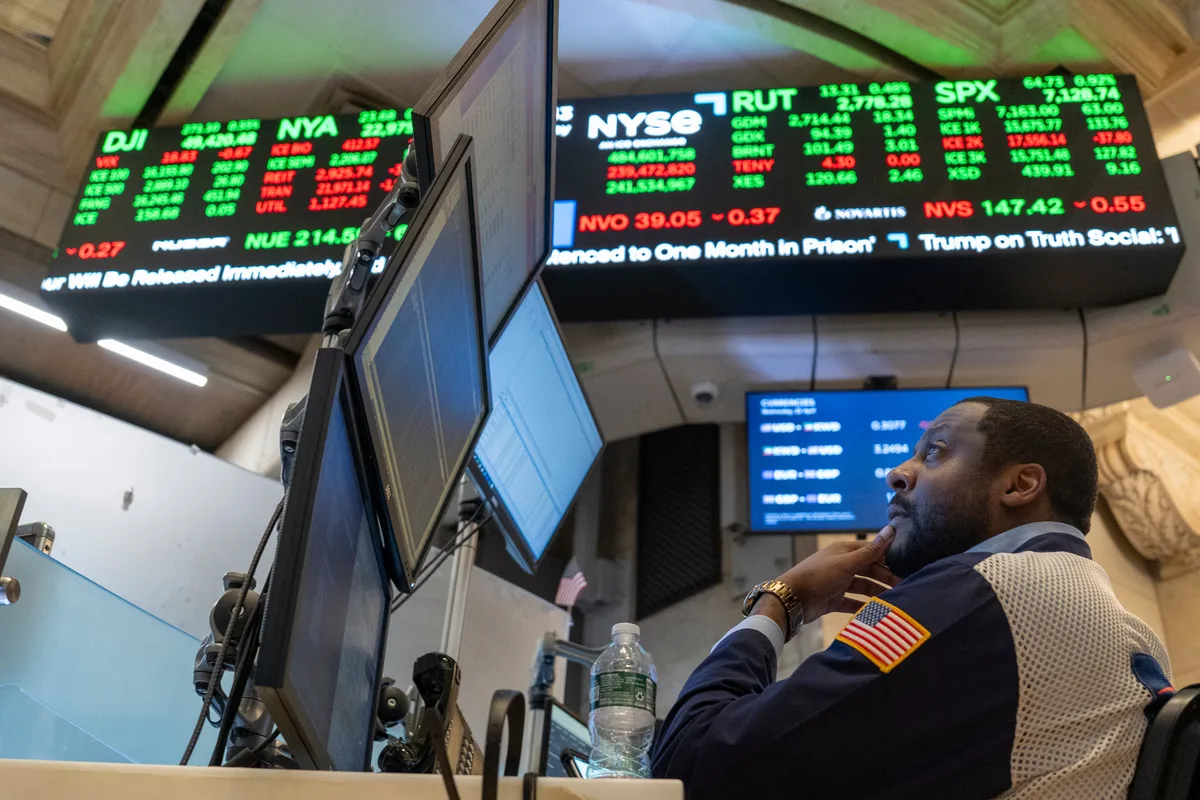 Wall Street cerró en rojo presionado por los altos precios del petróleo y los rendimientos de los bonos del Tesoro