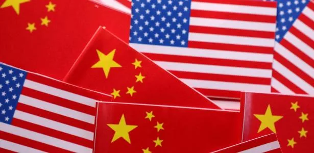 China rejeita apelo de líderes dos EUA para desacelerar IA de ponta
